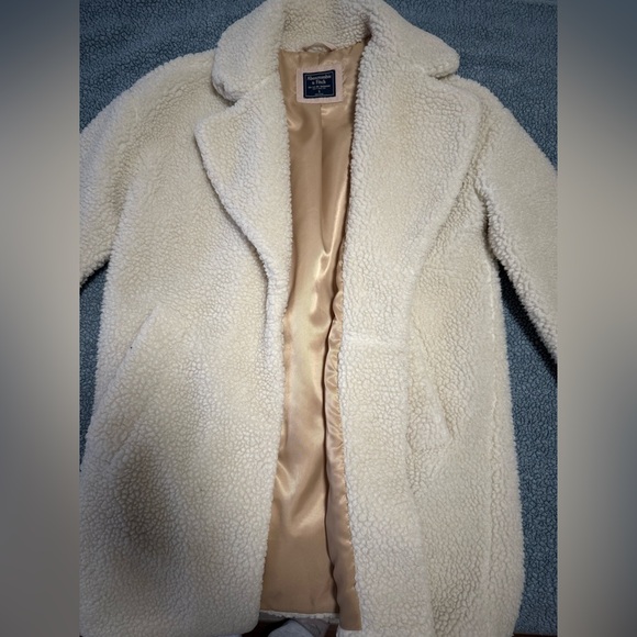 Small cream Abercrombie and Fitch shearling coat - Picture 1 of 5